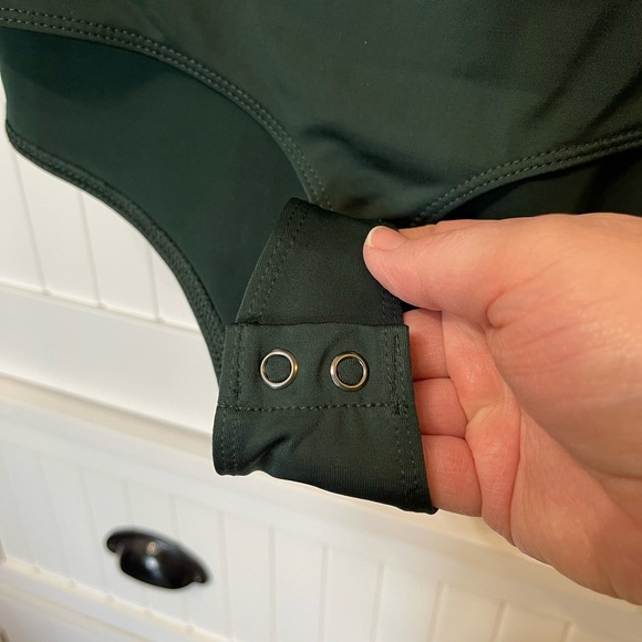 Express Sleeveless Bodysuit - Picture 3 of 5